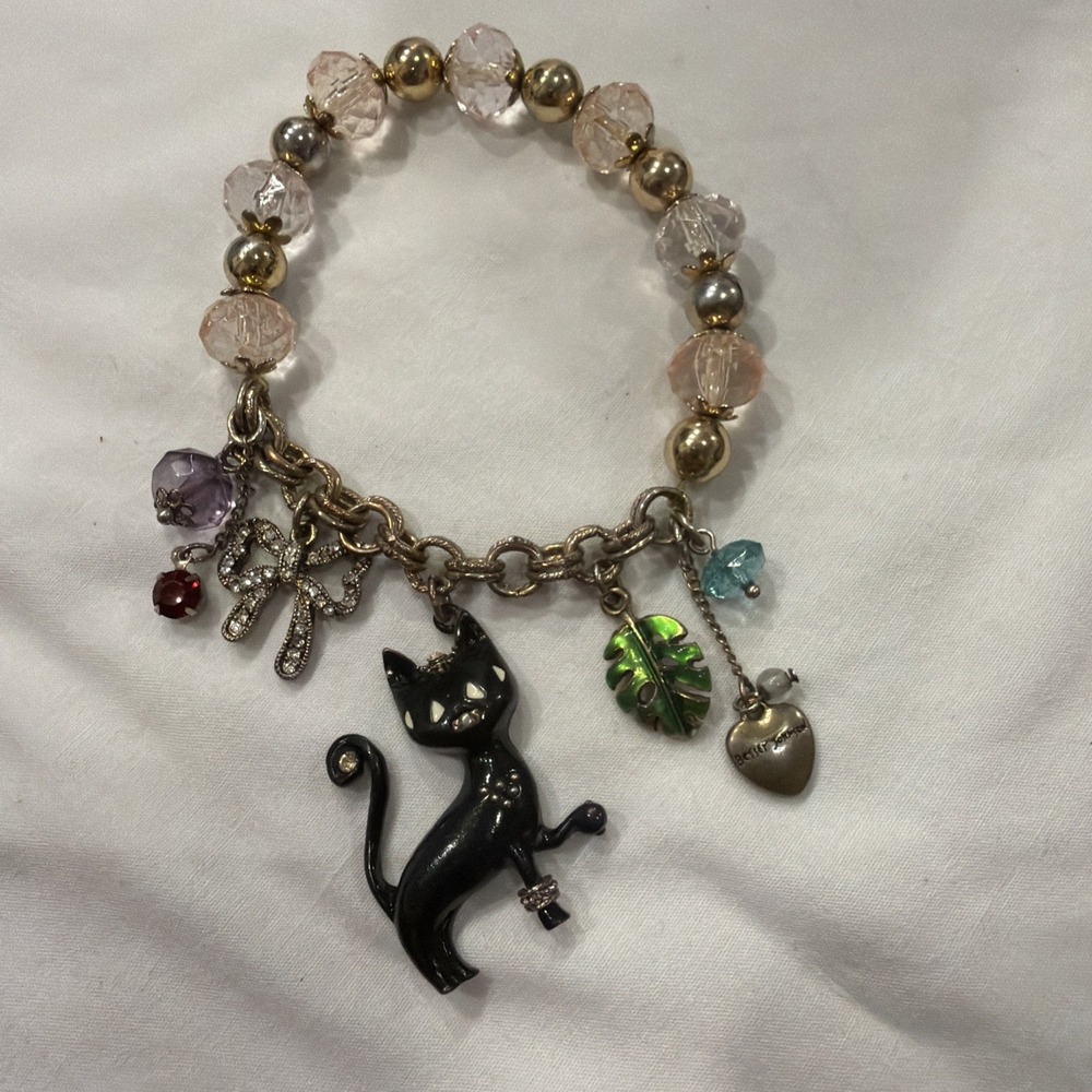 Betsey Johnson Charm Bracelet Black Cat Gold Tone Pink Beaded‎ Stretch